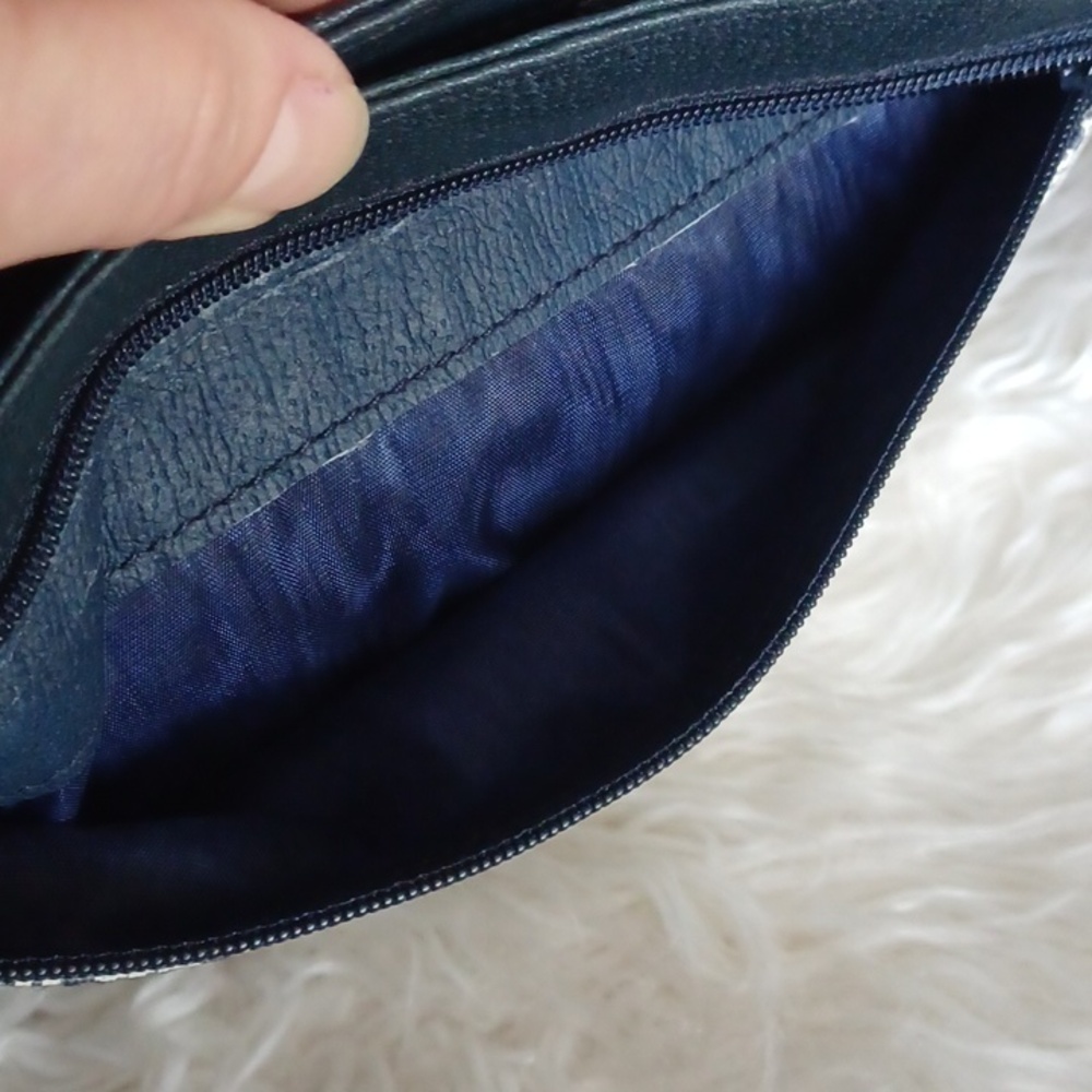 Vintage Gucci Signature Crossbody - Picture 8 of 16